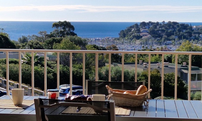Cavaliere Apartment | Unforgettable Stay at Les Mimosas with Oceanfront Views