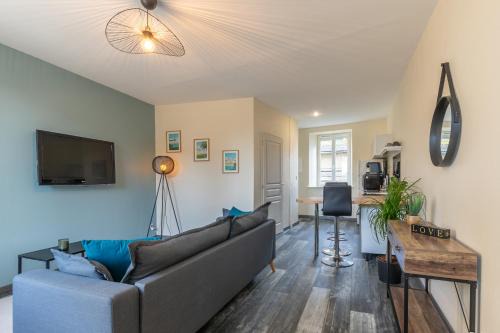 Cour-Cheverny House | Les Oberlins 2 Appartements, Cour, BBQ & Parking