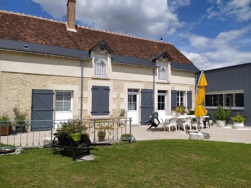 Oisly House | Discover Les Ormeaux: Family-Friendly Dining & Top Ratings