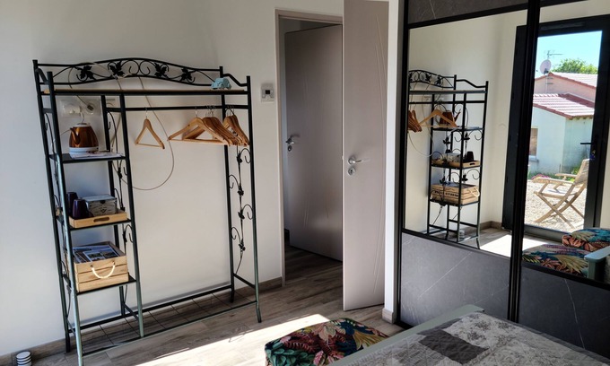 Saint-Laurent-La-Vernede Bed & Breakfast | Les Papillons D'uzès