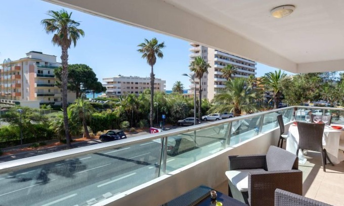 Le Lavandou Apartment | Experience Les Palmiers: Oceanfront Stay with Spa & Breakfast