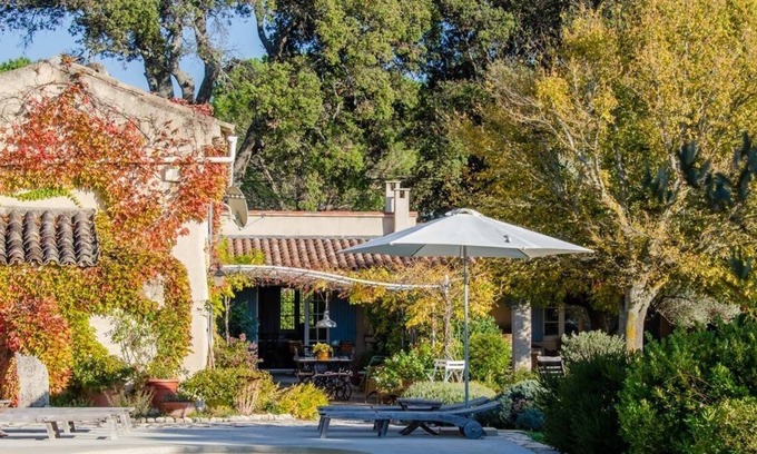 Cucuron House | Les Patins – restored Provence farmhouse in the vines