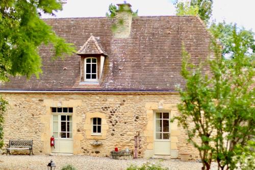 Sainte-Alvere House | Experience Les Perroutis: Oceanfront with Pool & 9.7 Rating