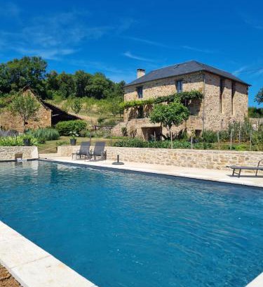 Figeac House | Idyllic Les Peyronnies: Poolside Bliss with Ocean Views