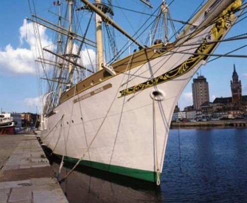 Dunkerque Centre Apartment | Discover Les pièces du puzzle: Oceanfront Family Getaway