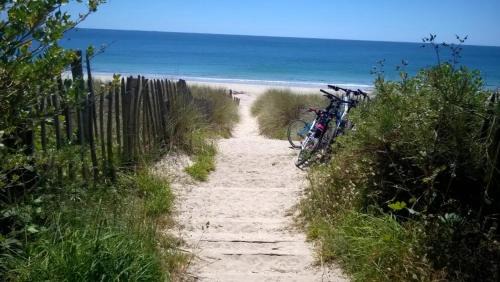 Ile-Tudy Apartment | Beachfront Escape: Les pieds dans l'eau with Pool Access