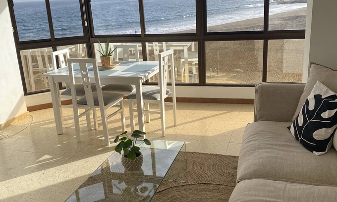 Melenara Apartment | Idyllic Les Pieds Dans L'eau - Ocean Views & Spa Amenities