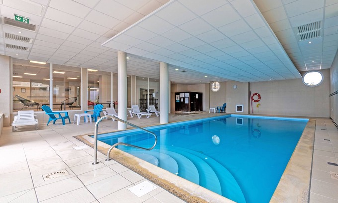 Plougonvelin Condo | Oceanfront Comfort at Les Pieds dans l'eau | Spa Access