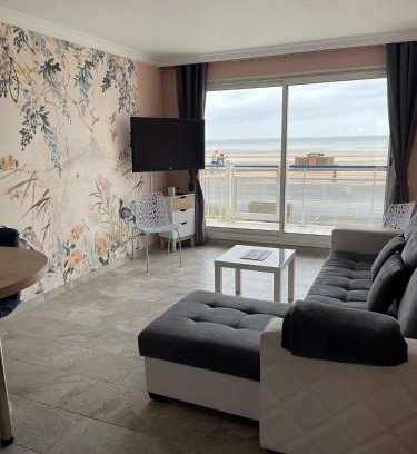 Bray-Dunes Apartment | Oceanfront Getaway at Les pieds dans le sable - 8.9/10 Rating