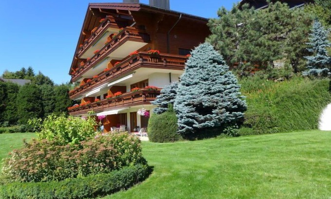 Montana Apartment | Relax at Les Pierres C with Oceanfront Views & Spa Access