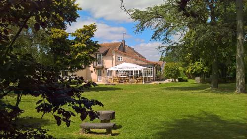 Saint-Forget House | Discover Les pierres de Chevreuse: Oceanfront Family Retreat
