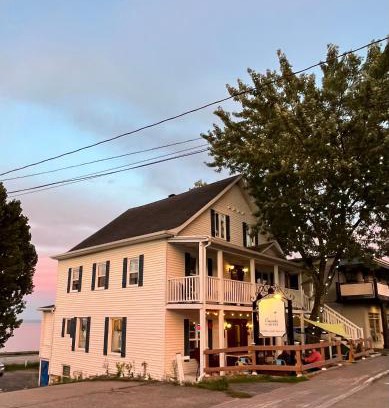 Pointe-au-Pic Bed & Breakfast | Discover Les Pinsons des Rives: Pet-Friendly Getaway