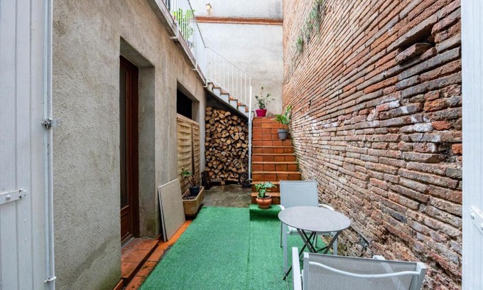 Villemur-sur-Tarn Apartment | Pet-Friendly Retreat at Les Platanes with Family Comfort