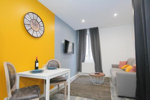 Saint-Roch - Badouillere - Chavanelle Apartment | Chic & Cozy Les Poissons T2 in Hypercentre with Free Wifi