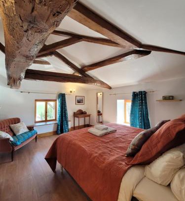 Aze Bed & Breakfast | Experience Les Portails Bleus: Family-Friendly with Pool