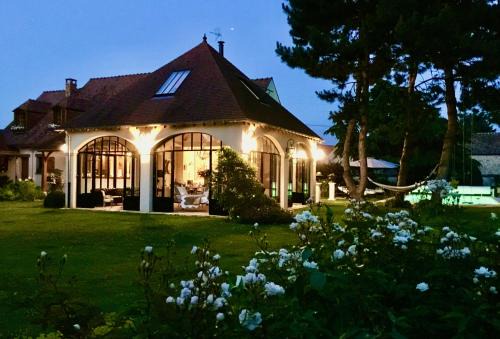 Chailly-en-Biere Bed & Breakfast | Experience Les Prémices De La Forêt with Oceanfront Bliss