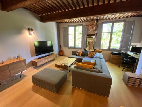 Aix-en-Provence Historic Centre Apartment | Les Precheurs Hideaway, Chic Retreat in Aix Historic Heart