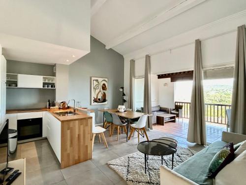 Les Restanques Apartment | Oceanfront Escape at Les Restanques Cabrière with Pool