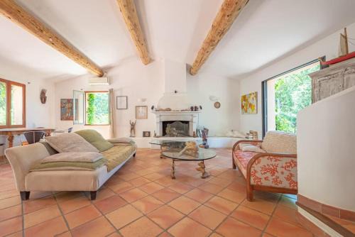Est House | Discover Le Bastidon et les Restanques: Pet-Friendly Escape