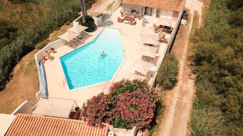 Saintes-Maries-de-la-Mer Hotel | Discover Les Rizières: Oceanfront Getaway with Pool
