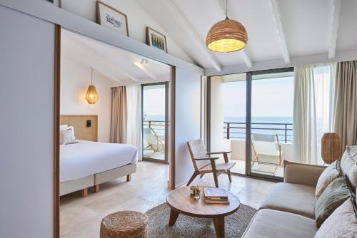 Collioure Hotel | Relax at Les Roches Brunes: Oceanfront Spa Getaway