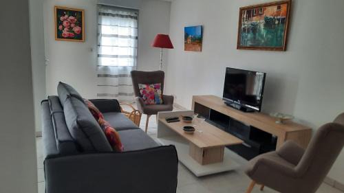 Nyons Apartment | Impeccable Les Romarins Apartment with Private Parking