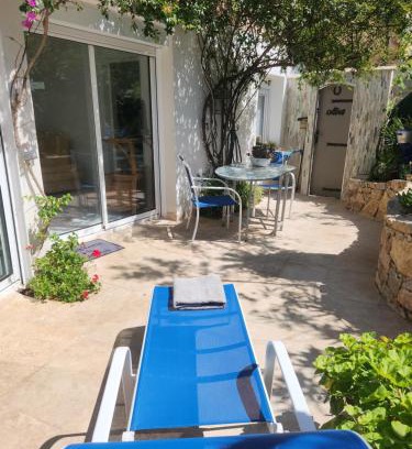 Plage de la Garonnette Apartment | Relaxing Oceanfront Retreat at Les Rosières Sainte Maxime