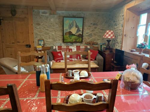 Vacheresse Apartment | Family-Friendly Retreat at Les Sapins Blancs with Hot Tub