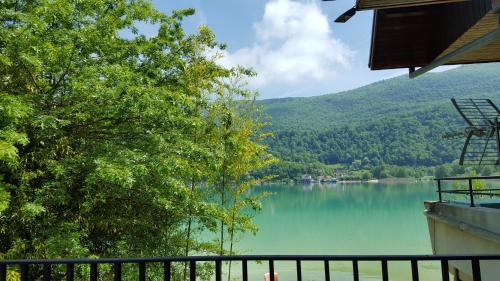 Lepin-le-Lac Hotel | Discover Les Sirenes: Oceanfront Bliss with Pool Access