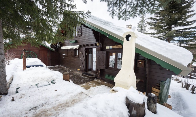 Risoul House | Les Sorbiers - Risoul 1850: Cozy Chalet with Spa & Pool Access