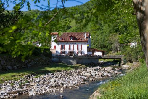 Esterencuby Hotel | Relax at Les Sources de La Nive: Pool, Spa & Pet Friendly