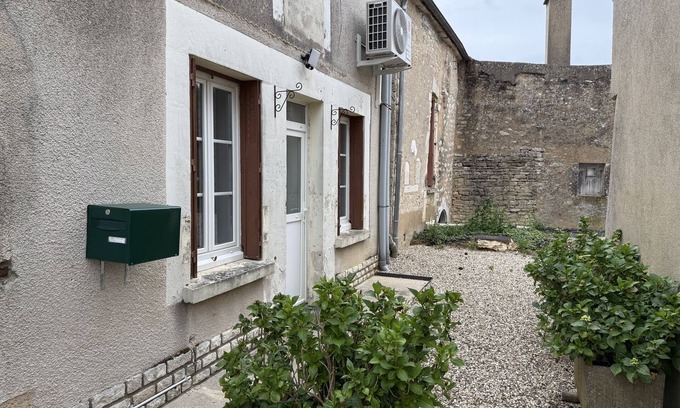 Prehy House | Charming Les Temps Perdus: Family-Friendly with Breakfast