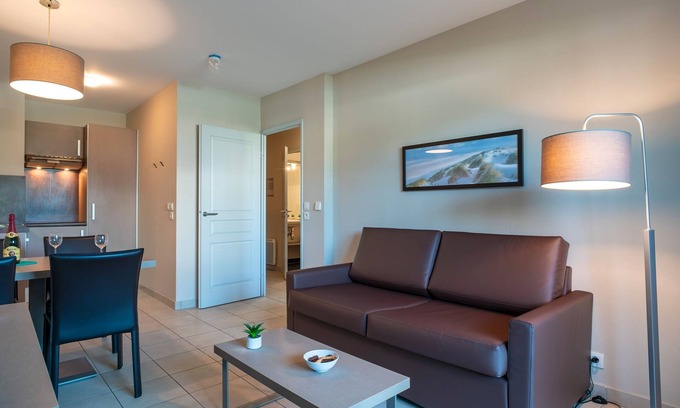 Concarneau Apartment | Relaxing Retreat: Les Thermes 406 with Shared Pool Access