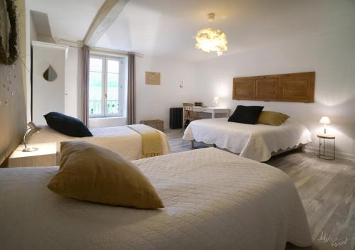 Saint-Jean-d'Avelanne Bed & Breakfast | Discover Les Tilleuls: Oceanfront Gem with Great Reviews