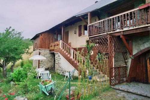 Prunieres House | Pet-Friendly Getaway at Les Tinons - Rated 8.7/10