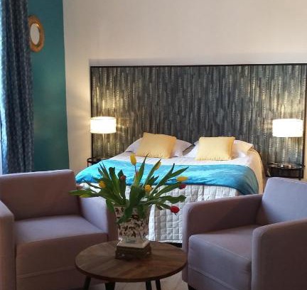 Liberation Apartment | Stylish Les Tulipiers: Secure Parking & Queen-Size Comfort