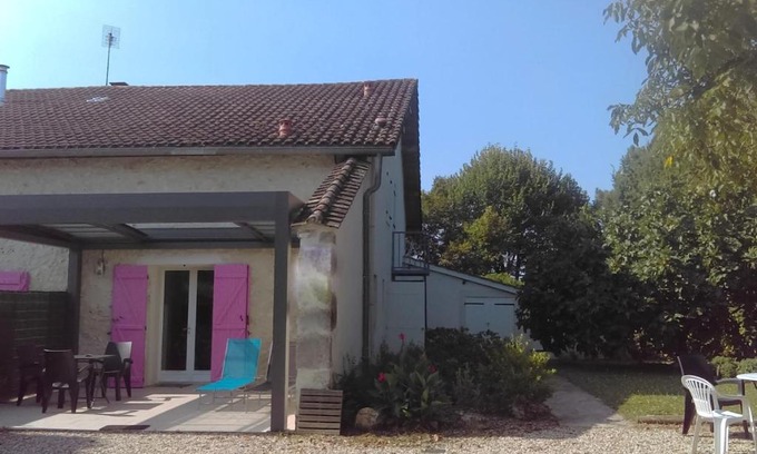 Saint-Pierre-de-Buzet Villa | Pet-Friendly Escape at Les Véroniques - Rated 9/10