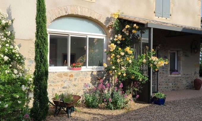 Villie-Morgon House | Discover Les Vignes de Théonie: Family-Friendly Retreat