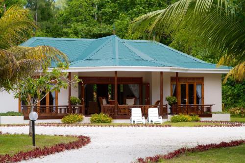 Praslin Island Resort | Discover Les Villas D'or: Oceanfront Retreat with Pool