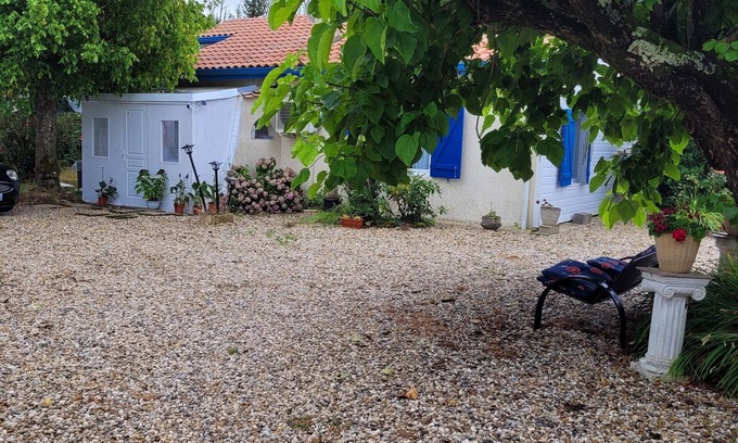 Saint-Vivien-de-Medoc House | Discover Les Volets Bleus: Pet and Child Friendly Retreat