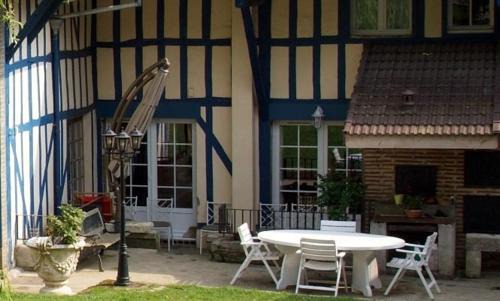 Thieblemont-Faremont Bed & Breakfast | Discover Les Wyllos: Family-Friendly Retreat with Pool & Hot Tub
