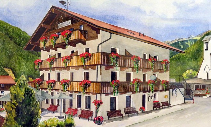 Kals am Grossglockner Hotel | Discover Lesacherhof: Pet-Friendly Retreat with Pool & Dining