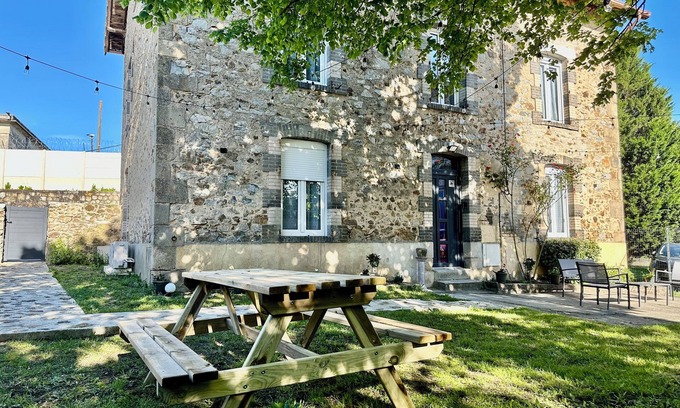 Limoges Apartment | Cozy Retreat at Lescinqsuites & Le Chivas - Ideal for Families