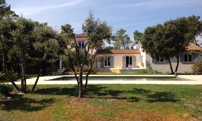 Saint-Quentin-la-Poterie House | Guest Rated 10/10: Les Maisons de Valerie Near Uzès