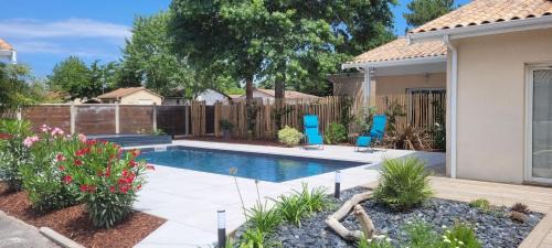 Ares House | LesOyats33: Cozy Maisonnette with Pool & Ocean View
