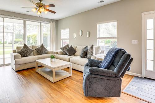 Red Hill Apartment | Less Than 1 Mi to Legends Golf Resort Condo with Pool!