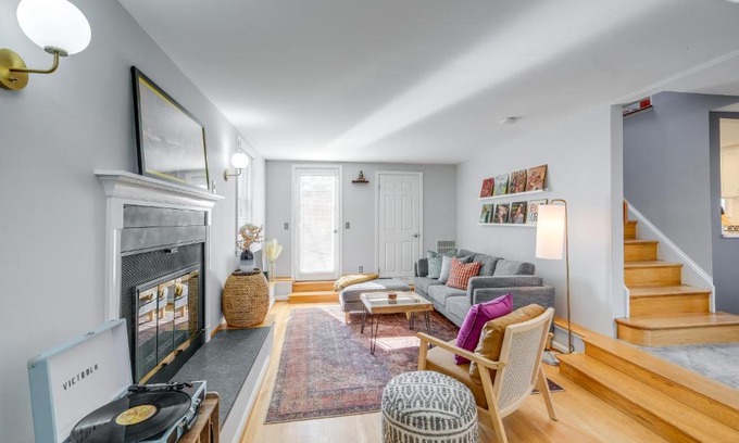 Old Town West House | Historic Old Town Alexandria Home Steps from Waterfront