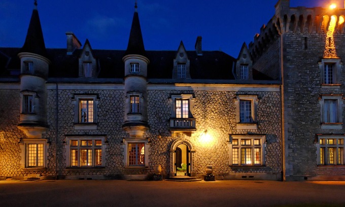 Marthon House | Idyllic Retreat Near Paris with Private Pool & Ocean View