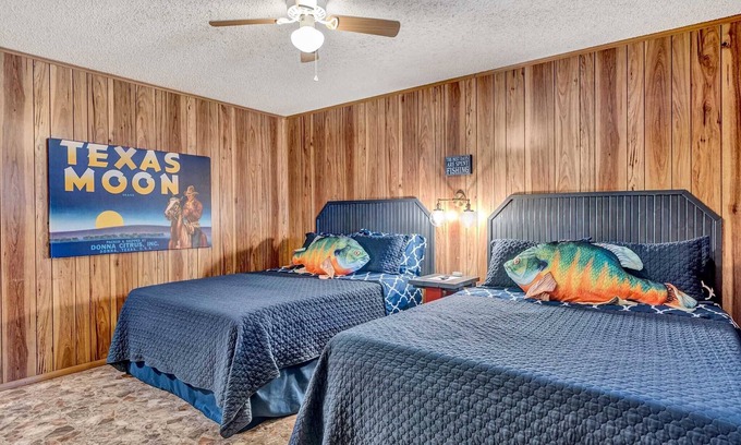 Quitman House | Updated Bluegill Bungalow: Steps from Lake Fork, 10/10 Rating
