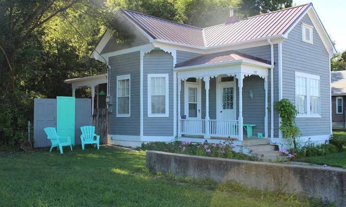 Lake Forest Estates House | Discover Winter Bliss at Rubies Rental with Spa & Hot Tub
